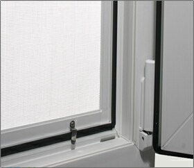 москитная сетка на Z-образных металлических креплениях